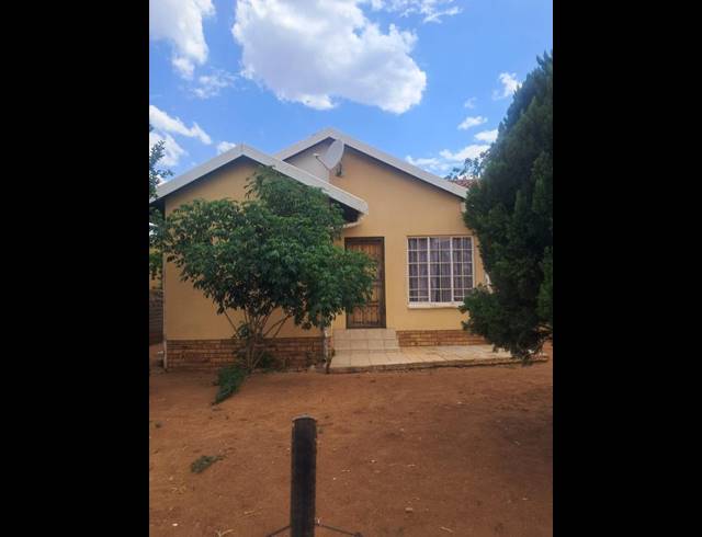 2 BEDROOM HOUSE FOR SALE IN TLHABANE WEST